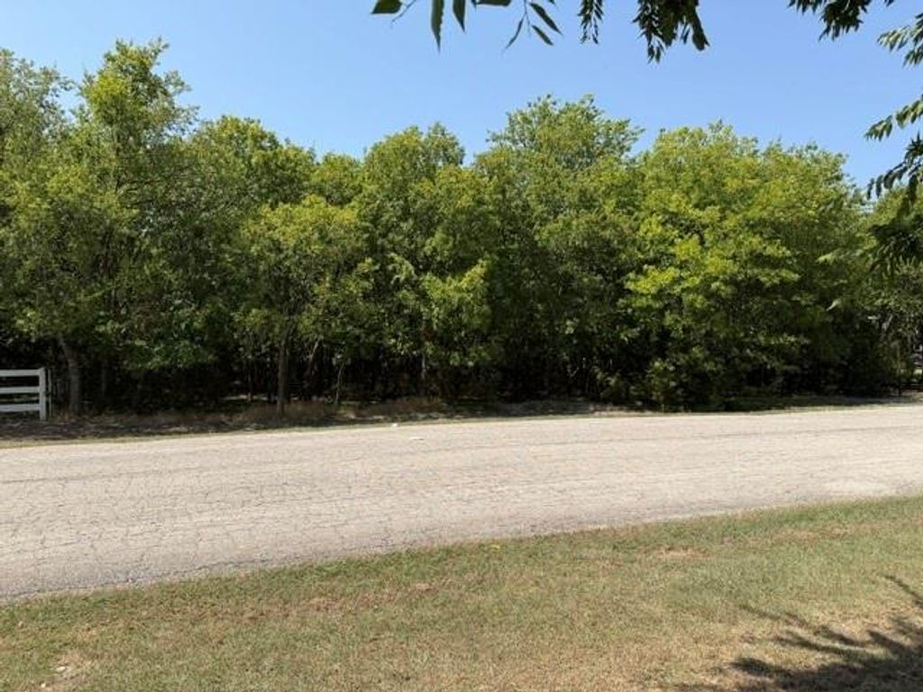 8253 Lax Drive, Fort Worth