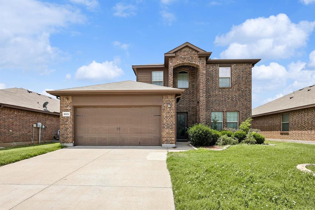 8924 Guard Hill Drive, Fort Worth