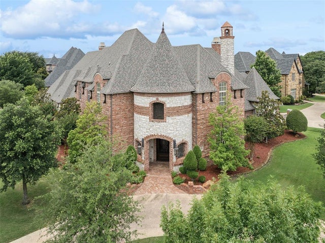6900 Sir Spencer Court, Colleyville