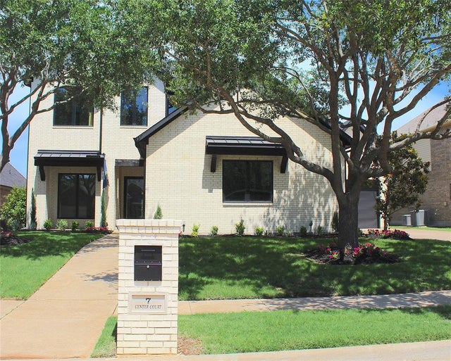 7 Center Court, Heath