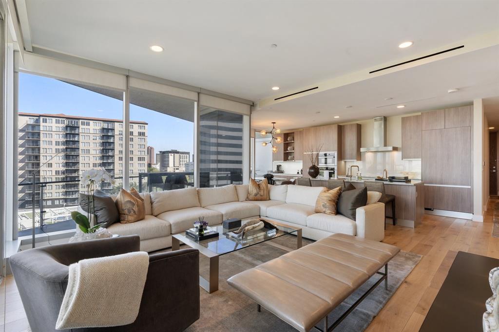3130 N Harwood Street 804, Dallas