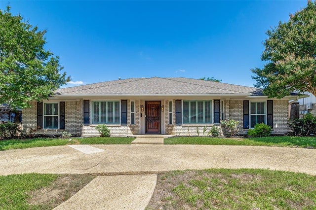 7211 La Sobrina Drive, Dallas