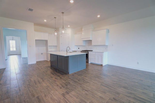 7231 Velvetleaf, Benbrook