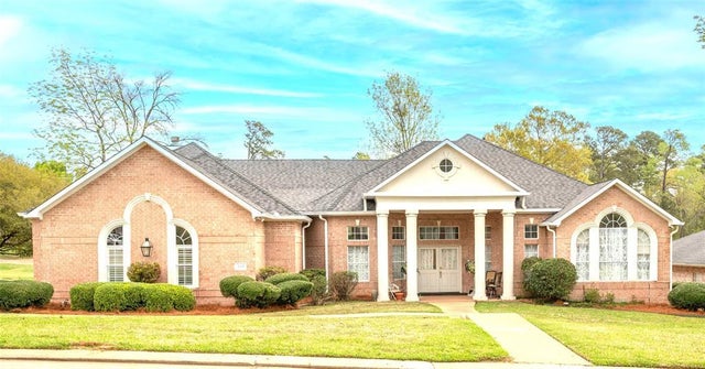 745 Southern Trace Parkway, Shreveport