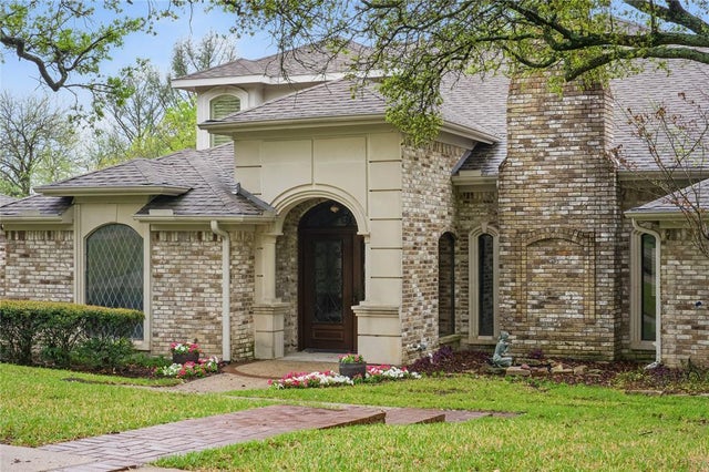 205 Carriage Trail, Lucas