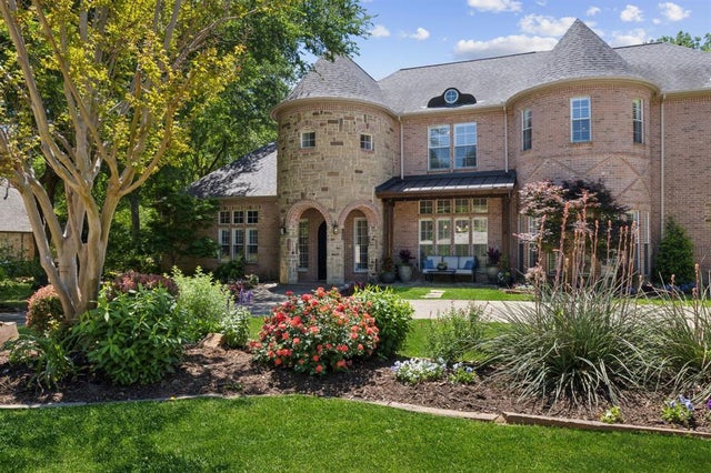 1000 Country Trail, Fairview