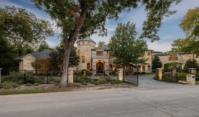 14917 Lake Forest Drive, Addison