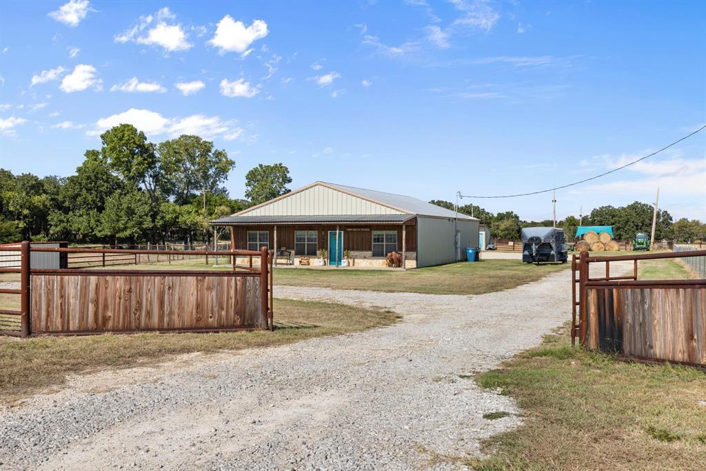 2380 County Road 422, Huckabay