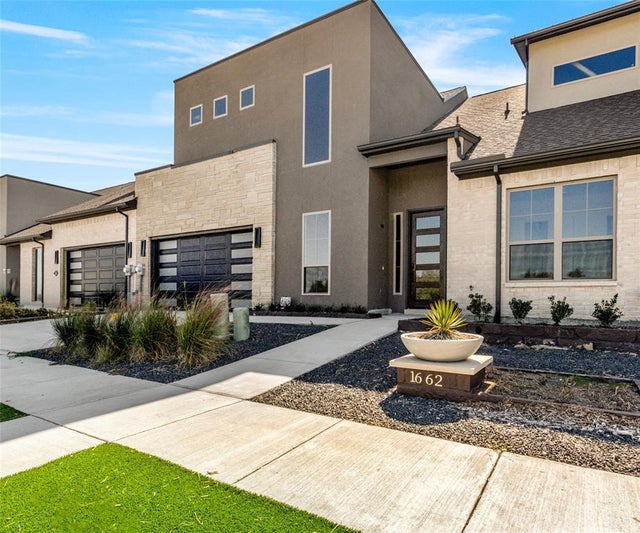 1662 Governors Boulevard, Heath