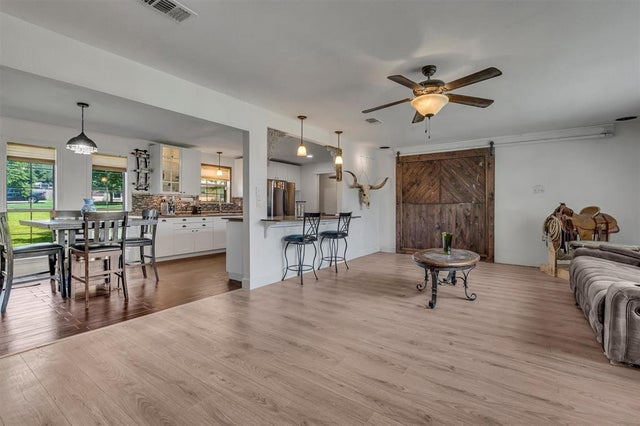 104 Willow Lake Lane, Crandall
