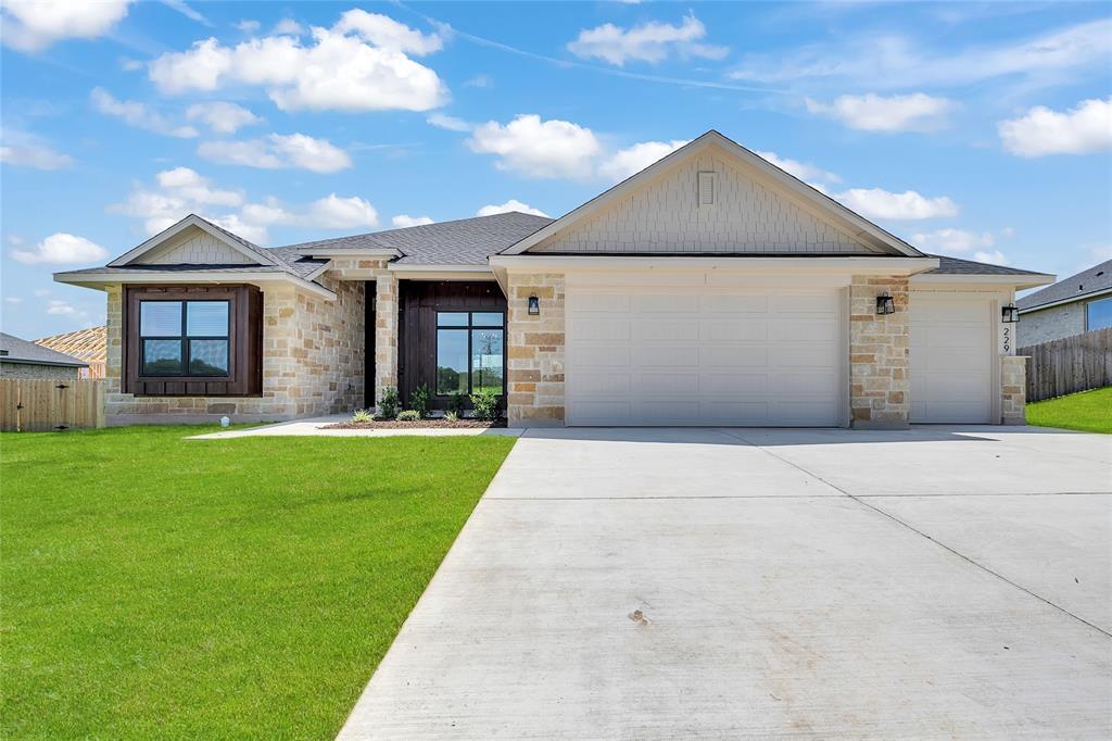 229 Lasso Loop, Lorena