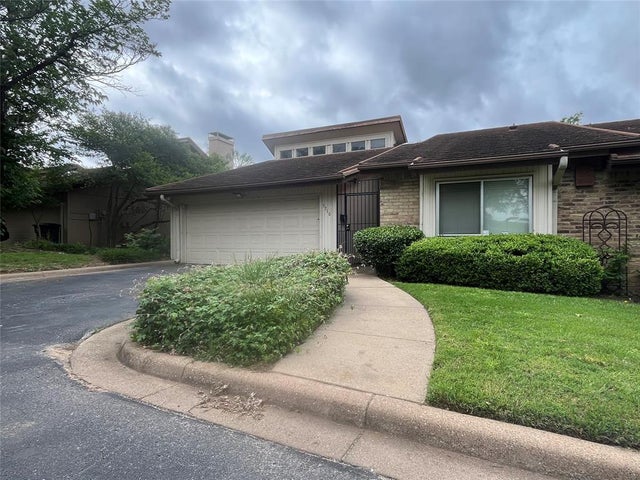 5718 Meadow Wood Lane, Fort Worth