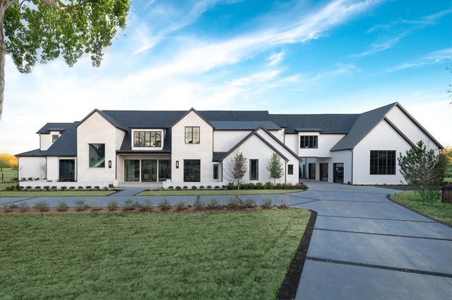 1421 Red Oak Trail, Fairview