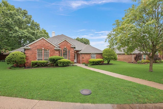 907 Sunpoint Circle, Rockwall
