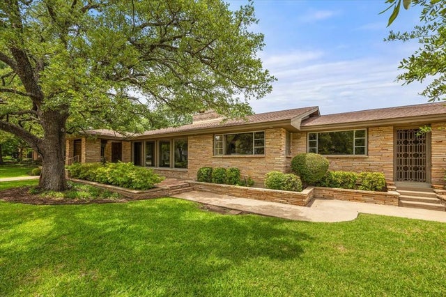 2900 Simondale Drive, Fort Worth
