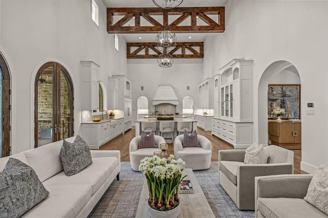 2210 Barcelona Court, Westlake