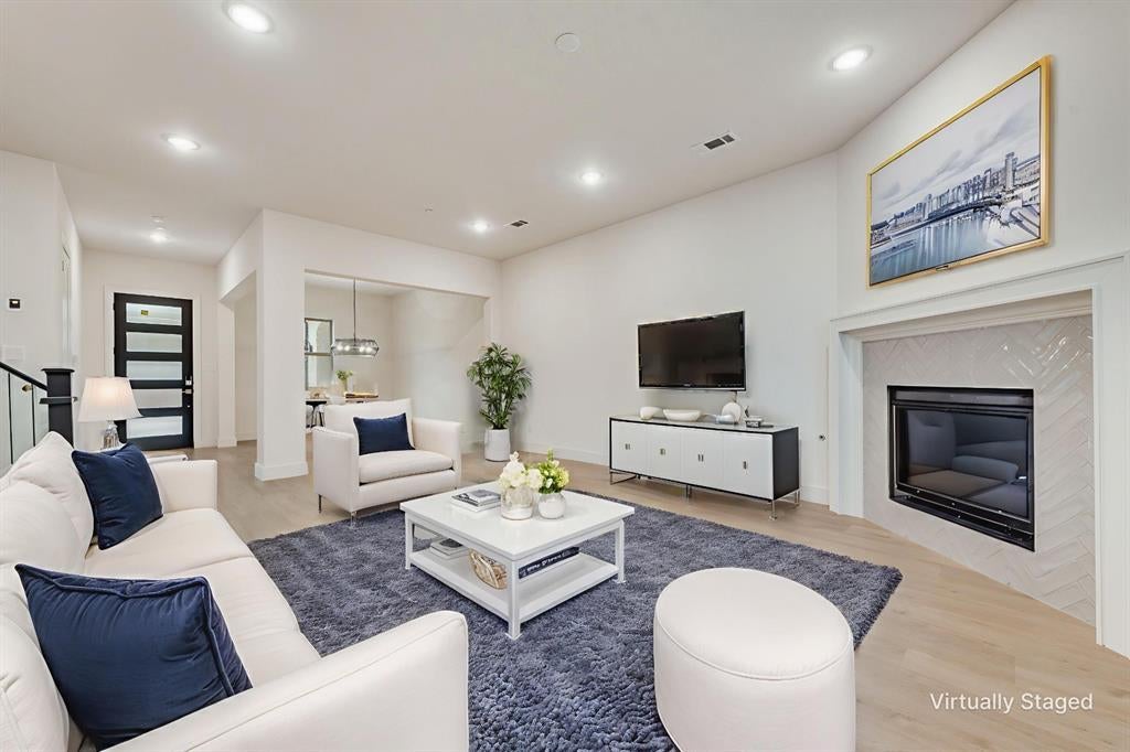 444 Waters Edge Drive 720, Hickory Creek