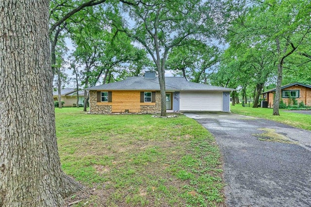 912 Kiowa Drive W, Lake Kiowa