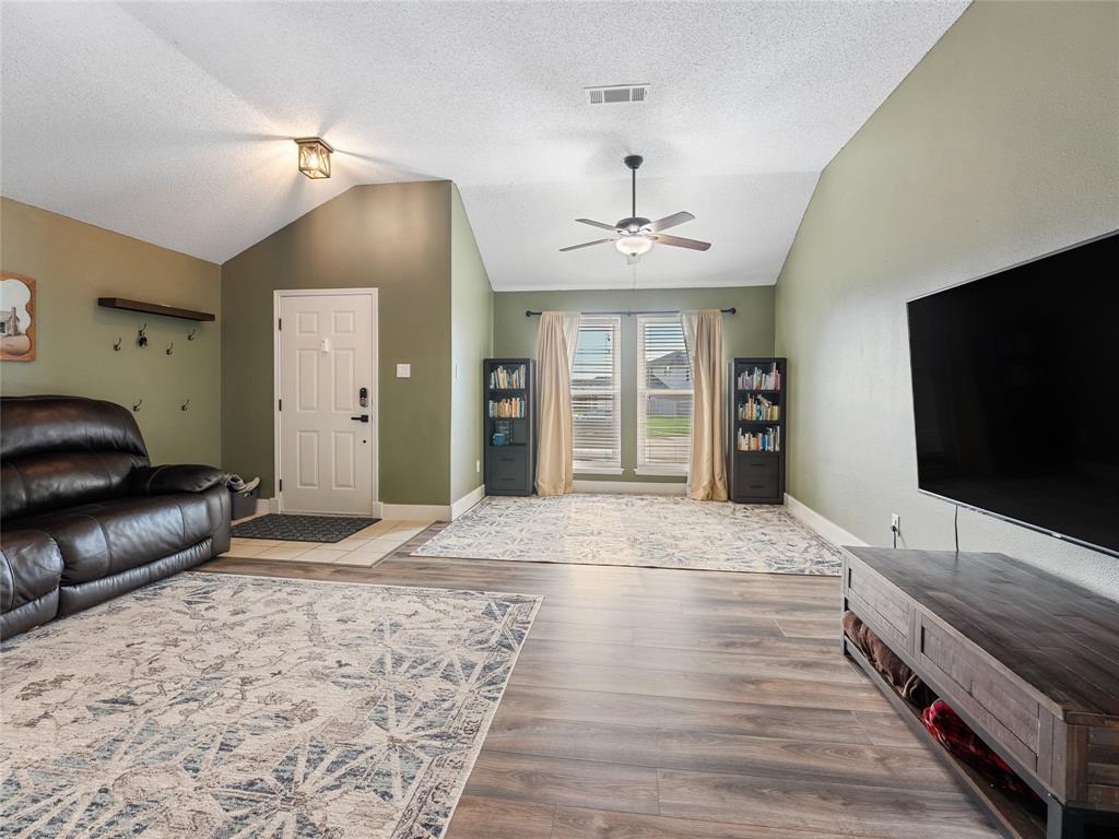 12200 Rolling Ridge Drive, Fort Worth