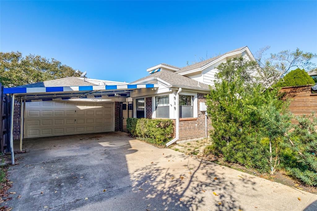 919 Liberty Court, Dallas