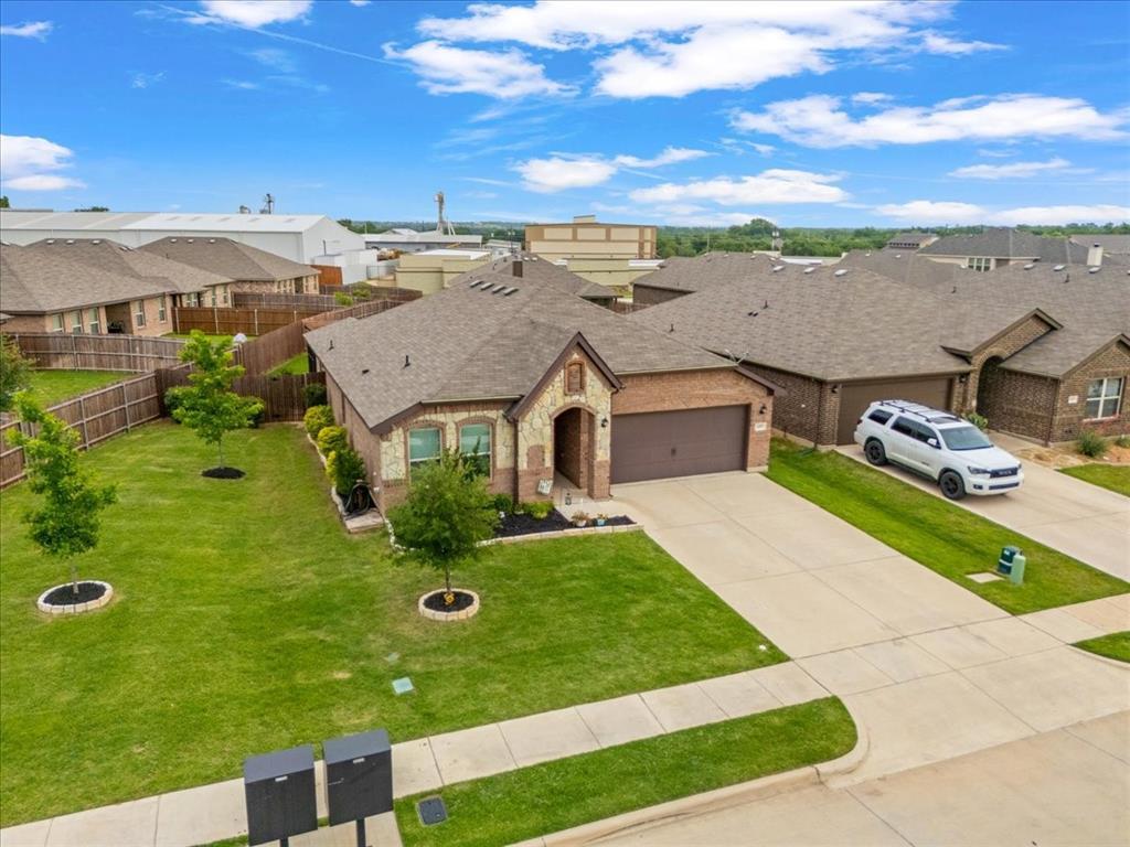 609 Autumn Avenue, Justin