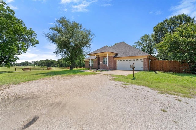 1509 N Business 45, Corsicana