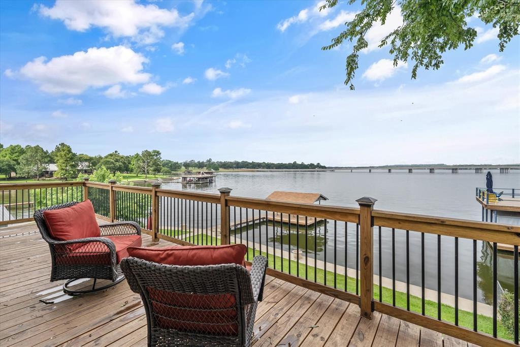 107 Oak Acres Drive W, Malakoff