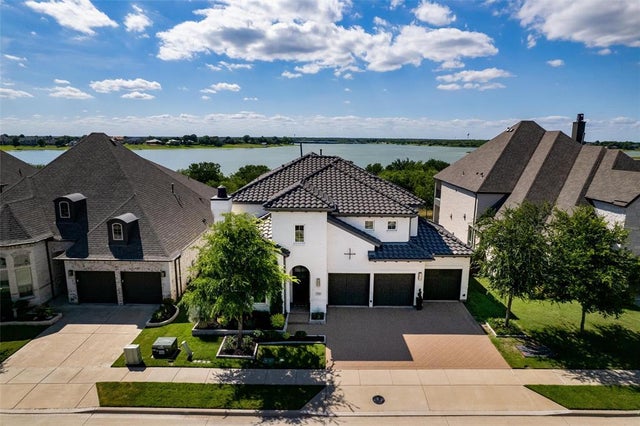 8336 Western, The Colony