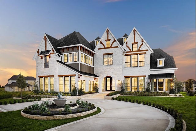 411 Double Eagle Court, Heath