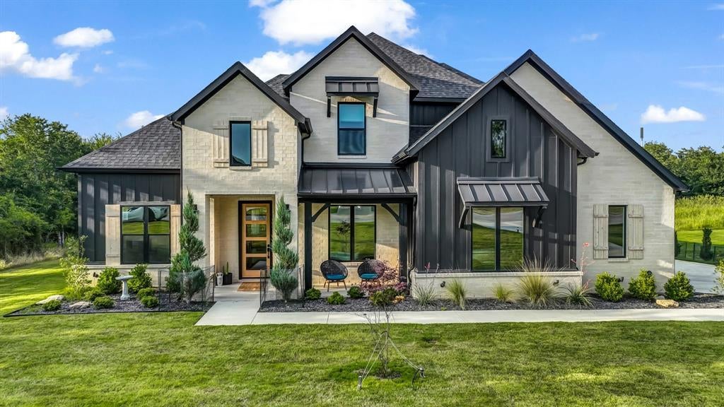 141 Lakeside Drive, Lipan