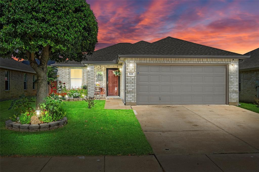 820 Newberry Trail, Fort Worth