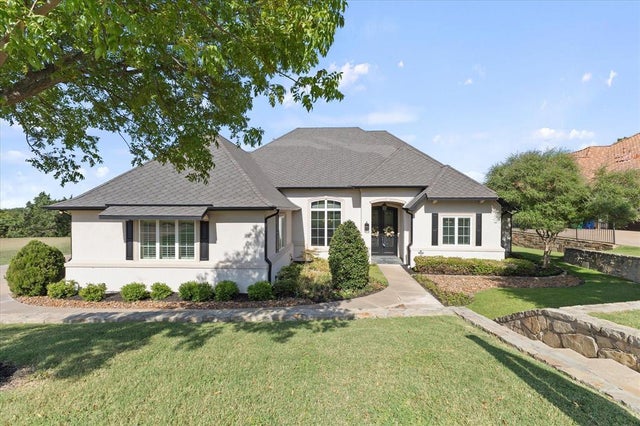 2412 Versailles Drive, Heath