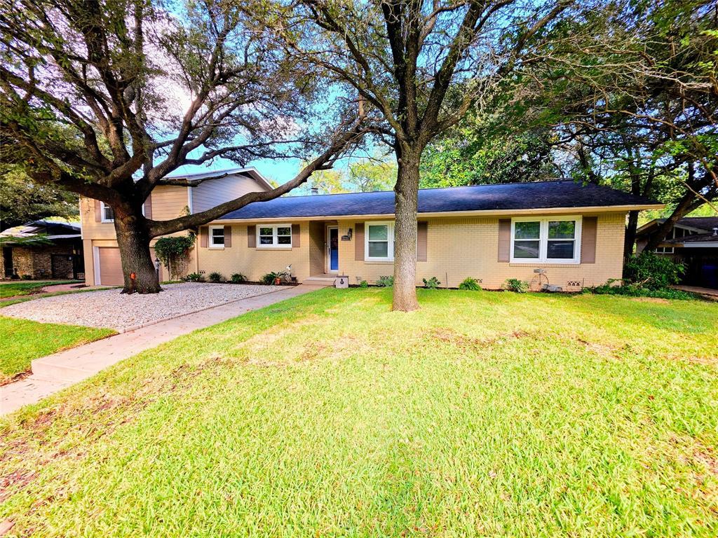 2225 Wooded Acres Drive, Waco