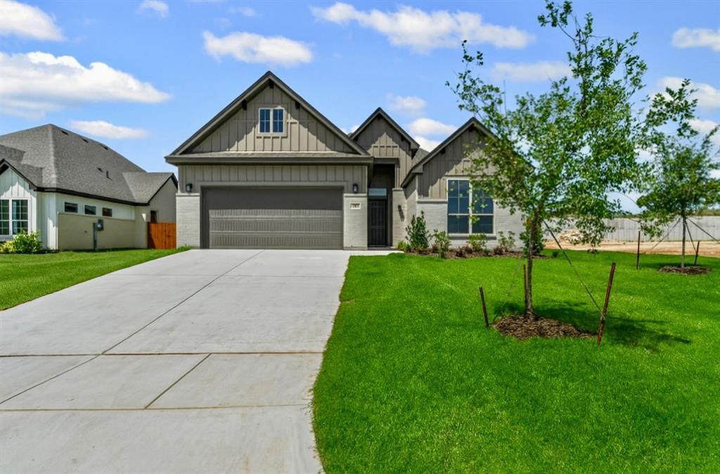 207 Mitchell Drive, Glen Rose