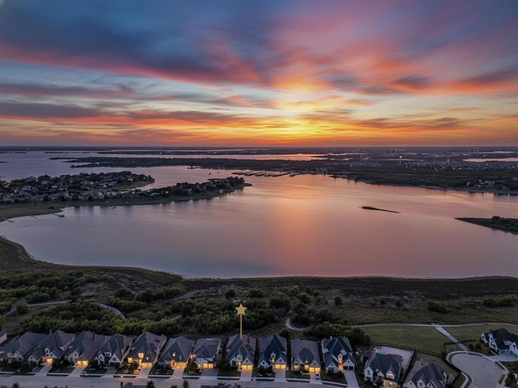 8340 Western, The Colony