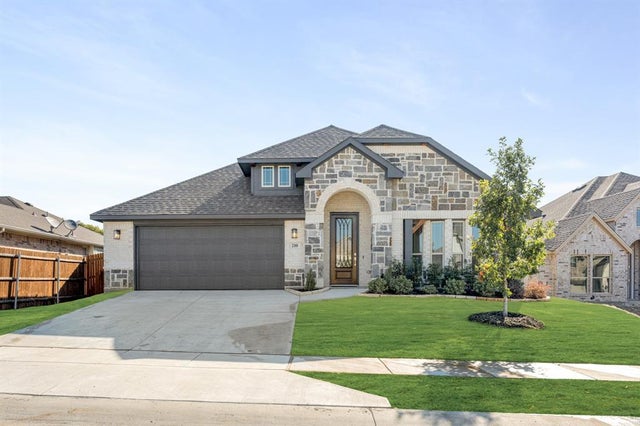 210 Comanche Trail, Alvarado