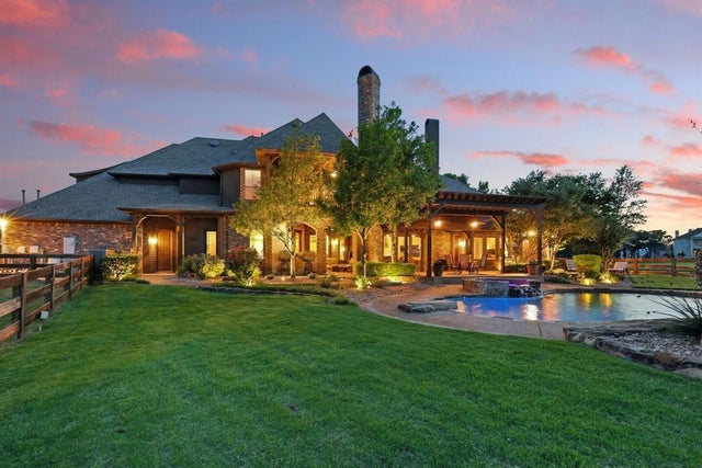 2 Groves Circle, Argyle