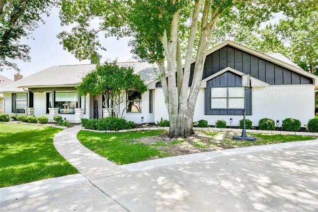 6101 W Choctaw Court, Granbury