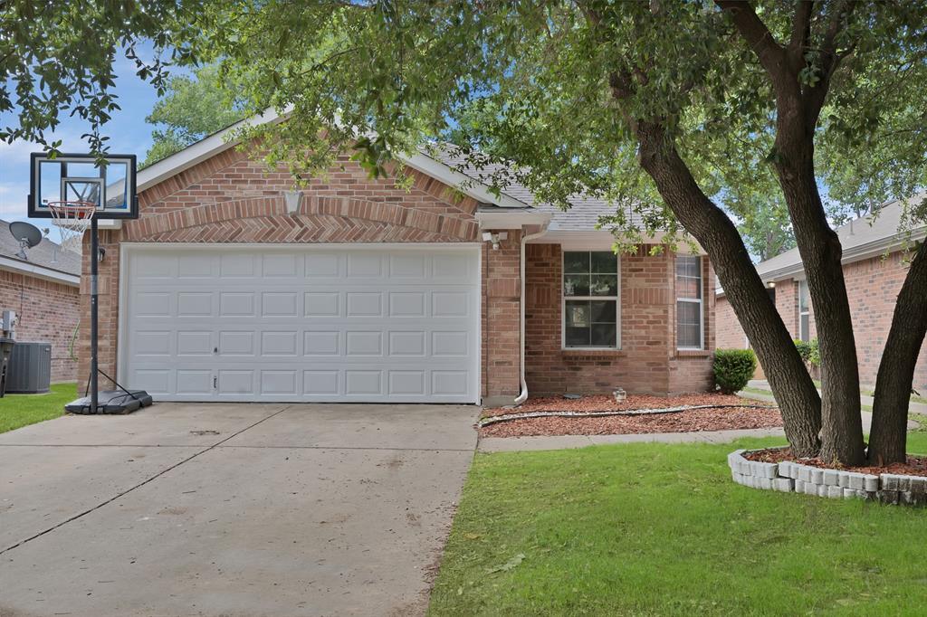 8805 Highland Orchard Drive, Fort Worth