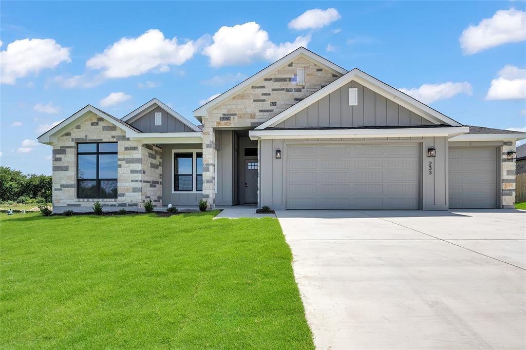 233 Lasso Loop, Lorena