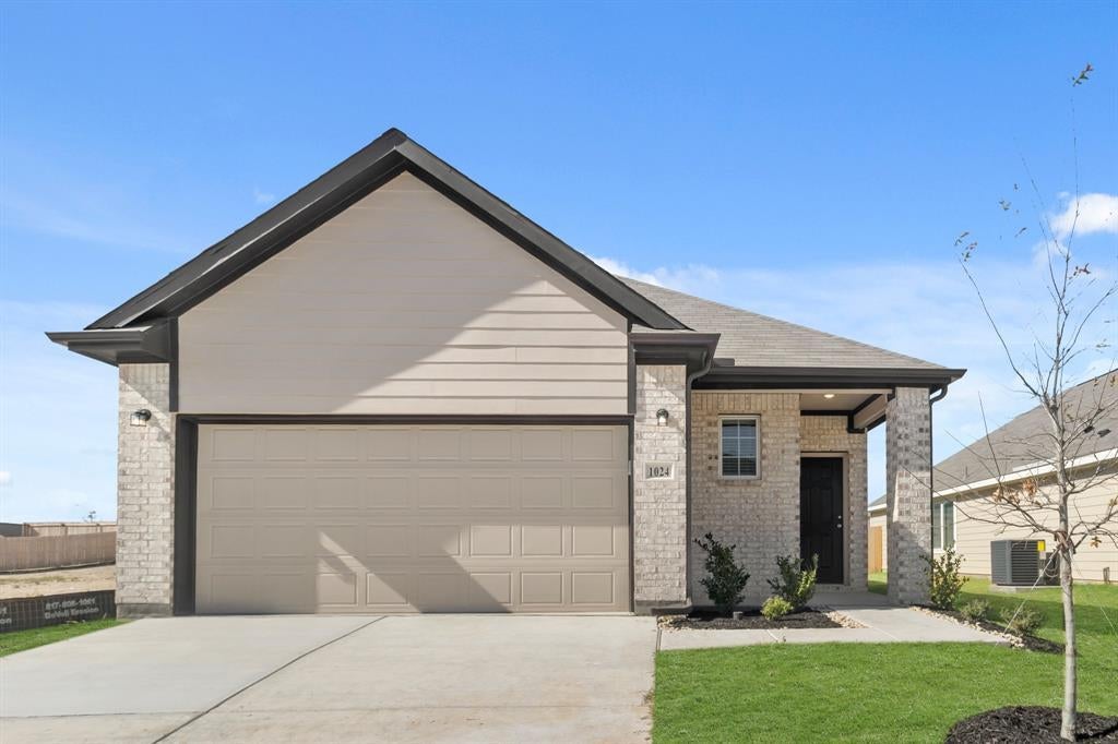 1024 Wind Drift Way, Fort Worth