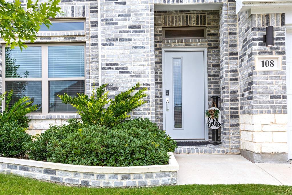 108 Tioga Circle, Waxahachie