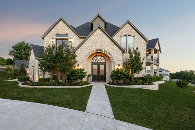 2413 Versailles Drive, Heath