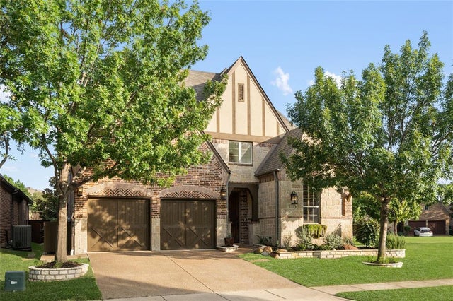 8221 Paisley, The Colony