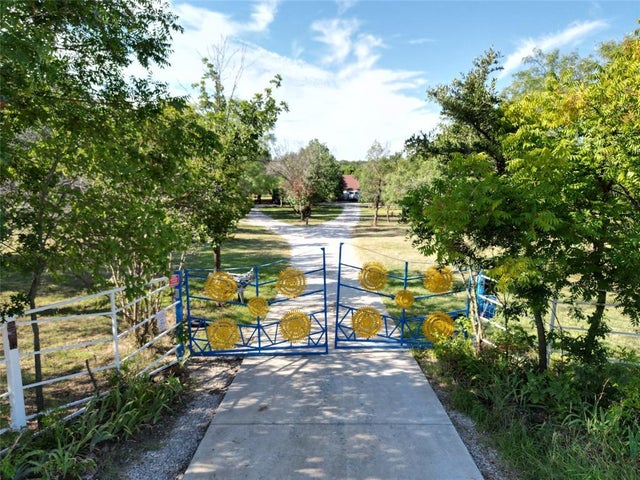 1718 E Jeter Road, Bartonville