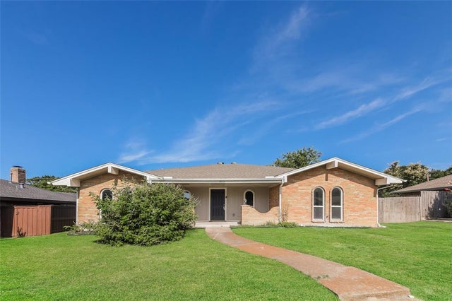 3013 Roundrock Trail, Plano