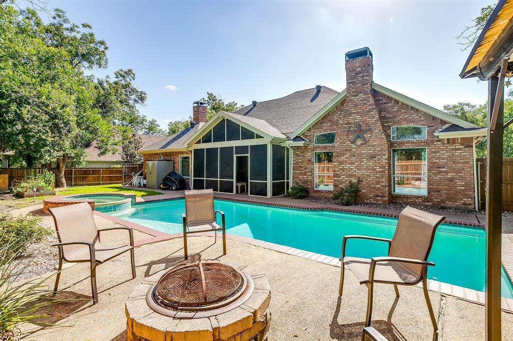 9406 S Longwood Drive, Granbury