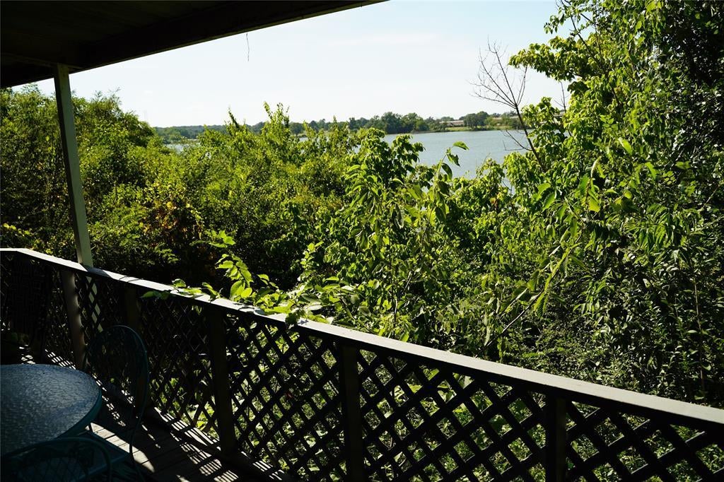 7028 Edgewater Trail, Fort Worth