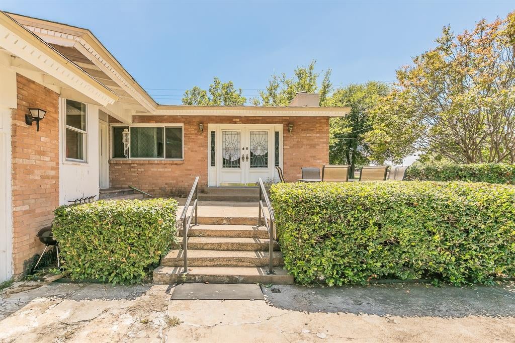 6207 Lyndon B Johnson Freeway, Dallas
