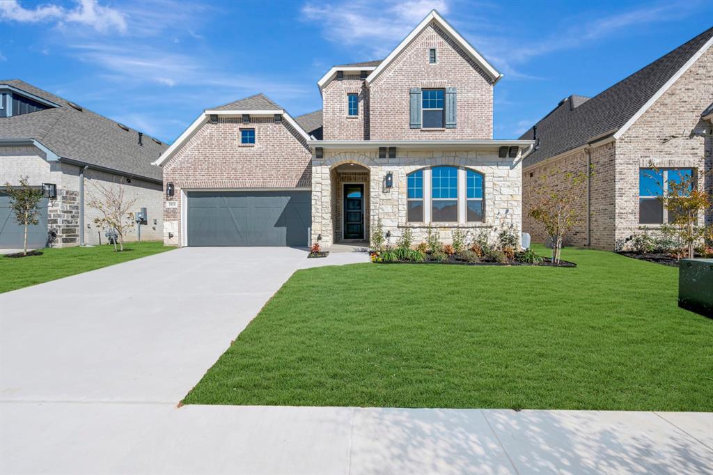 2811 Long Trail, Mansfield
